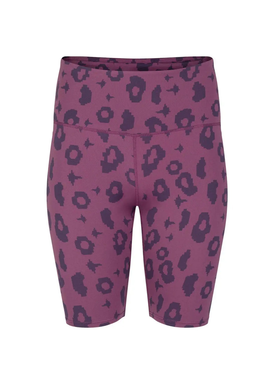 boochen eco-friendly bike shorts in lila leopard, sustainable fashion, sustainable leggings, shorts, nachhaltige shorts im lilac Leopard