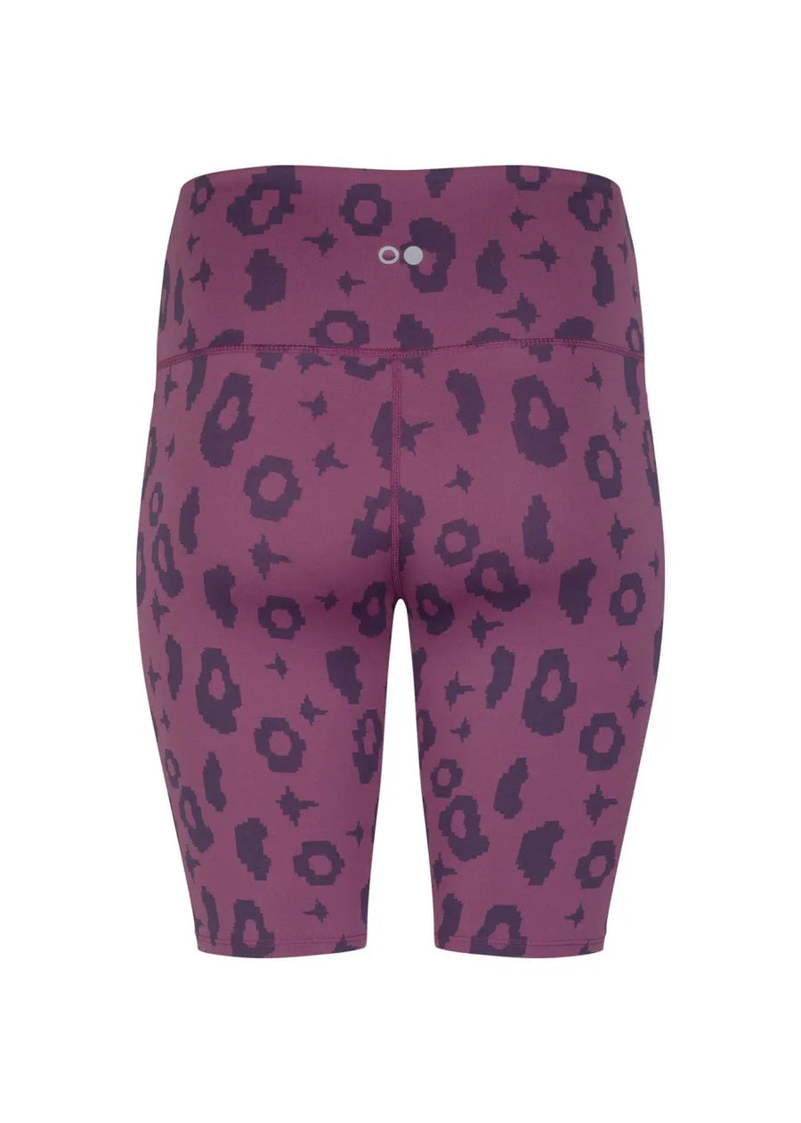 boochen eco-friendly bike shorts in lila leopard, sustainable fashion, sustainable leggings, shorts, nachhaltige shorts im lilac Leopard