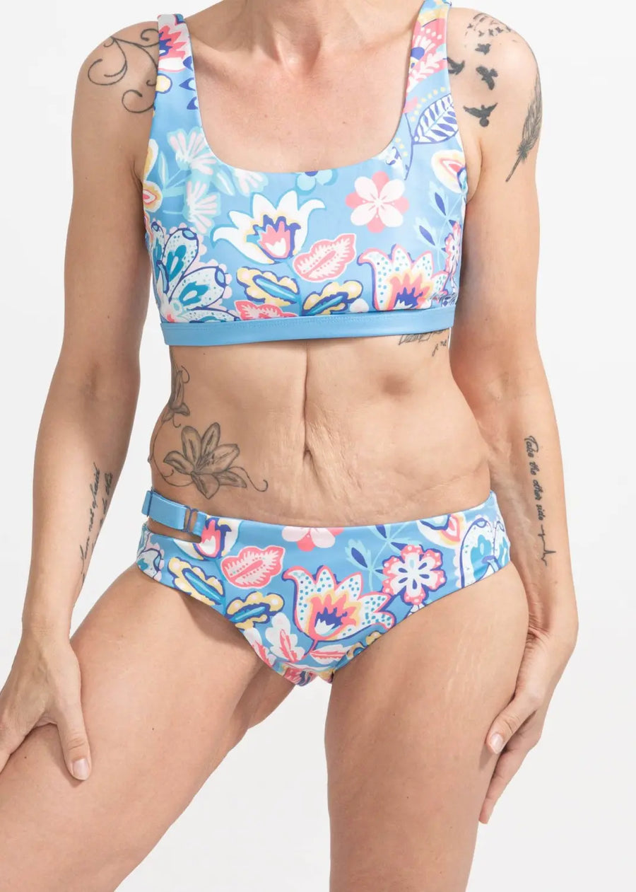 boochen sustainable bikini bottom caparica in summer floral skyblue Reversible bikini, surf bikini, eco-friendly swimwear, nachhaltige bademode, bikini unterteil