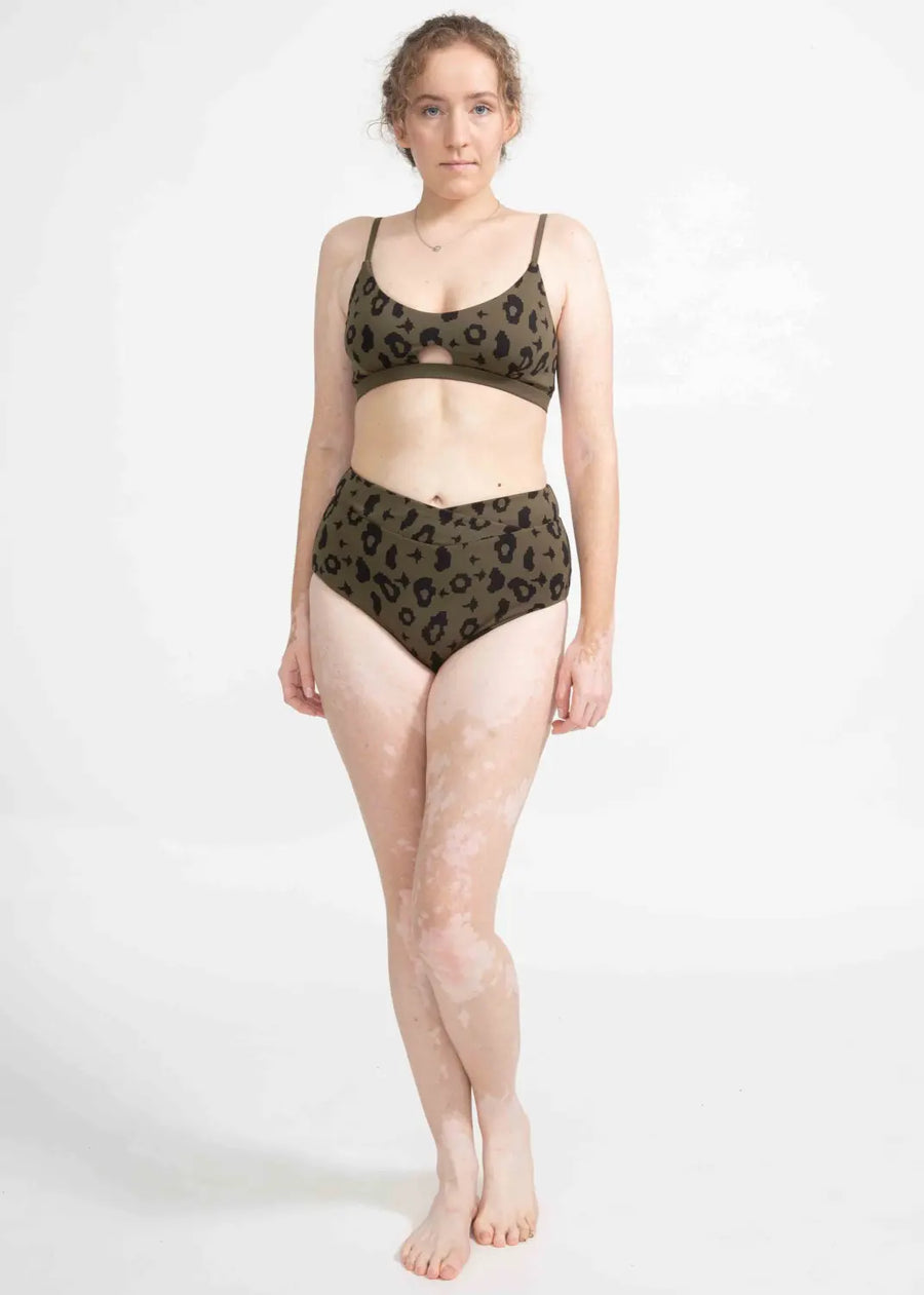 nachhaltige bikini top Diani green leopard moss, sustainable swimwear, reversible swimwear