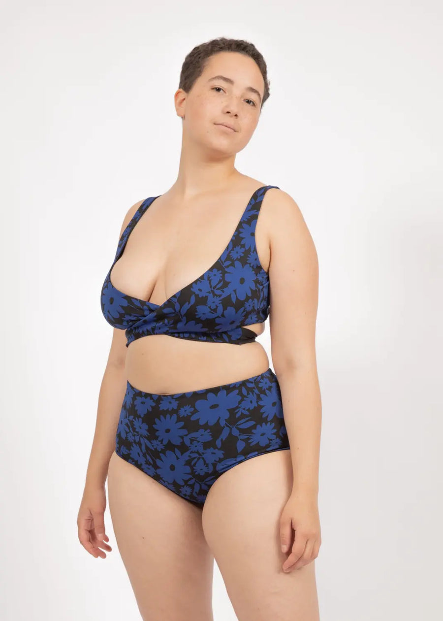 Noja Top in Dark Moonflower / Noir - bikini top