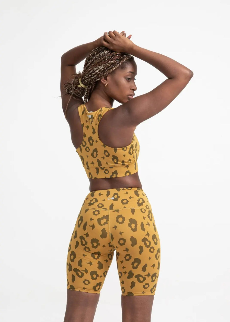 boochen eco-friendly sportsbra, yoga top, sportsbh, sustainable activewear, sustainable sportstop, nachhaltige sportsbh in yellow leopard print