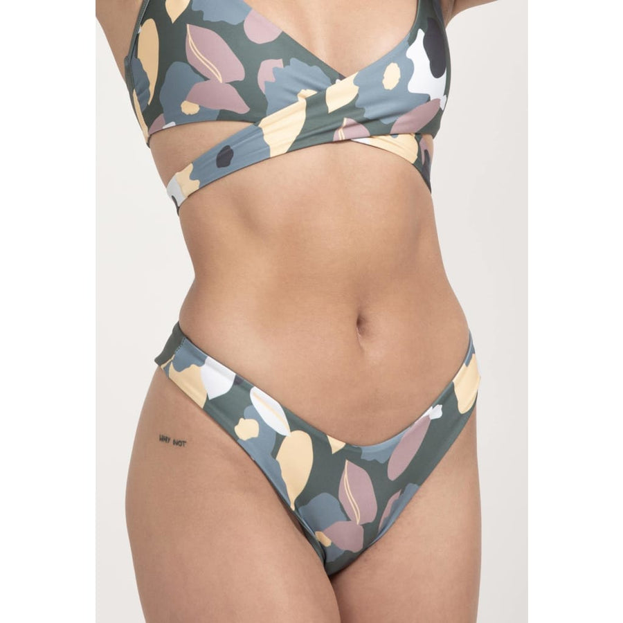 boochen sustainable surf bikini Bottom Arpoador style in green flower print